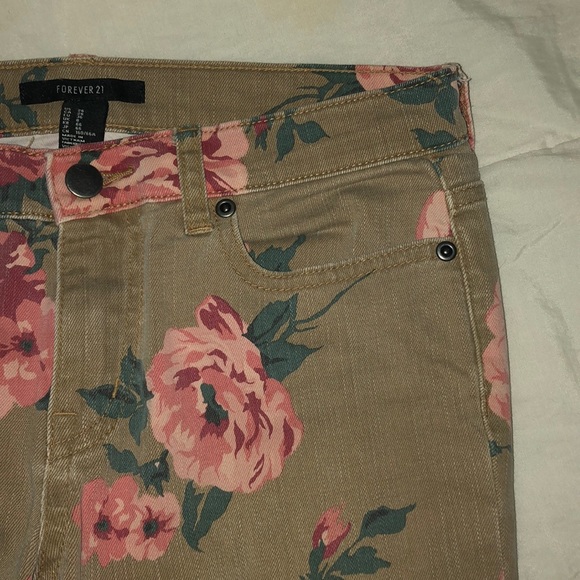 FOREVER 21 Painted Flower Skinny Jeans Size CA26 - Picture 2 of 4
